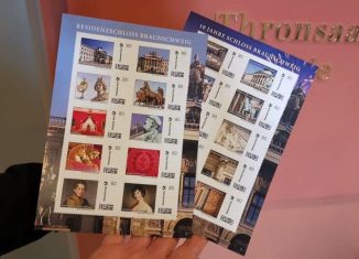 Im Schlossmuseum Braunschweig sind die Briefmarkenbögen „Residenzschloss Braunschweig“ (Erstausgabe 2015) und „10 Jahre Schloss Braunschweig“ (Erstausgabe 2017) wieder erhältlich. Foto: Schlossmuseum